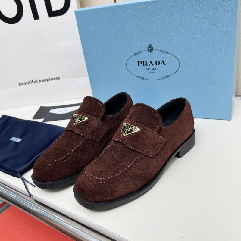 Pra*a casual shoes
